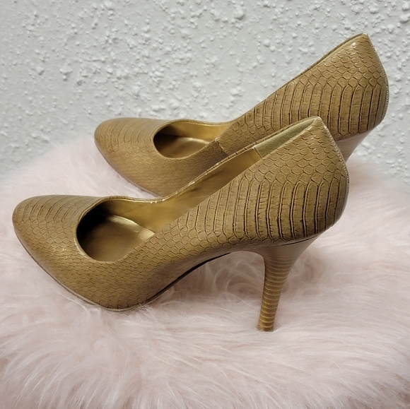 Exchange by Charles David - Women's Tan Heels - Picture 4 of 9